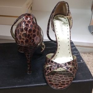 Shoe